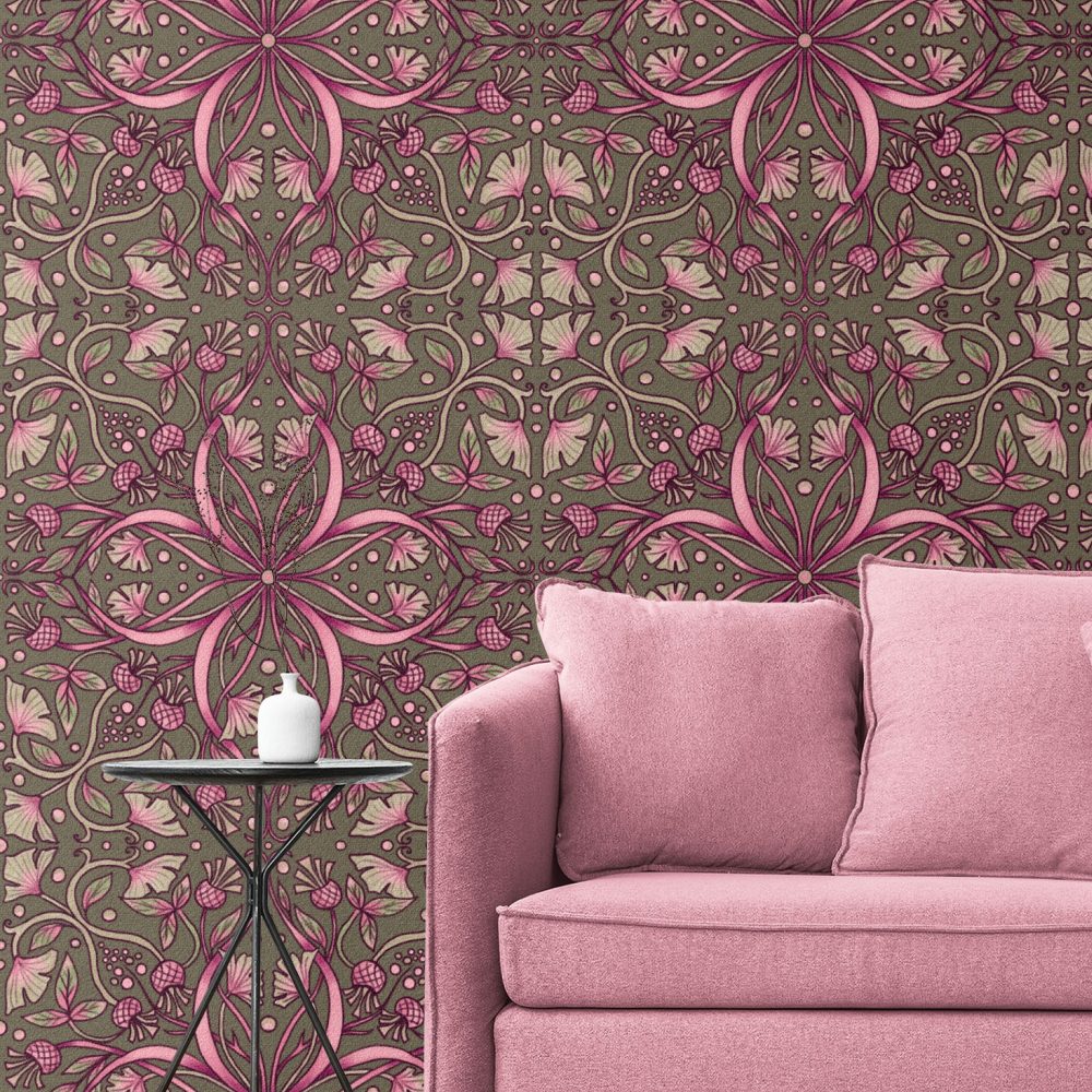 Çini Pembe Çiçek Desenli Kahverengi Duvar Kağıdı